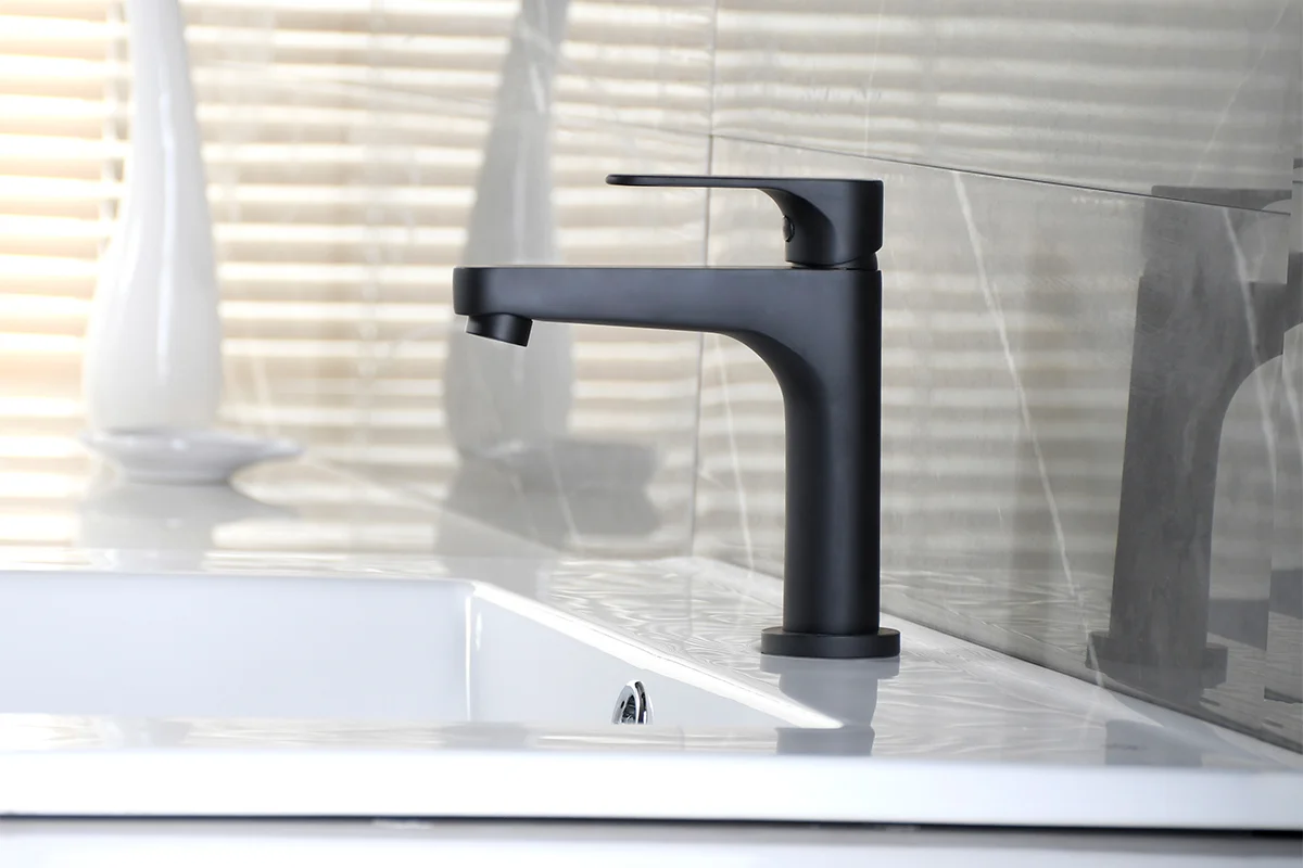 Cómo modernizar tu baño con grifería negra