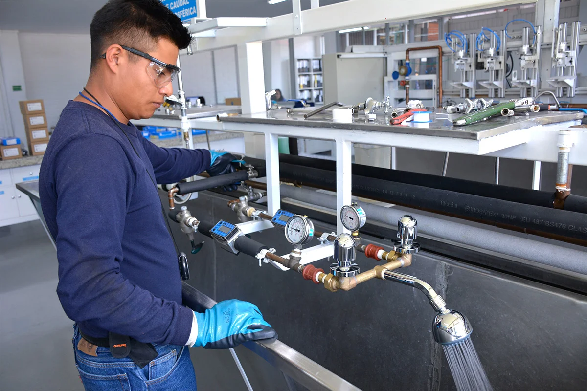 Más que un Producto: El Estricto Control de Calidad que Nace en Ecuador