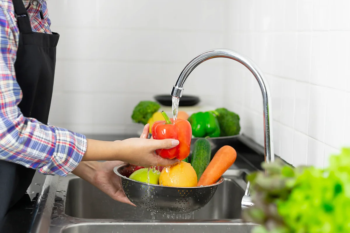 El Filtro Final: Cómo la Grifería FV Evita la Contaminación Cruzada en tus Alimentos