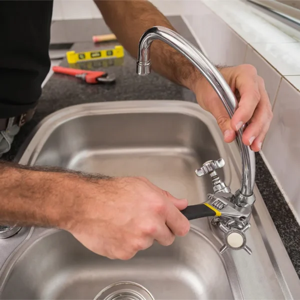 Adiós a los Sobresaltos: Checklist de Plomería para unas Fiestas sin Fugas