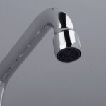 14886-llave-de-pared-con-pico-alto-para-cocina-fiori-lever_imagen-producto-extras_12-