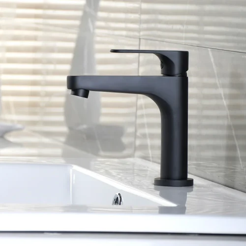 Cómo modernizar tu baño con grifería negra